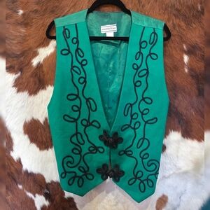 August Max Woman Green and Black Vest